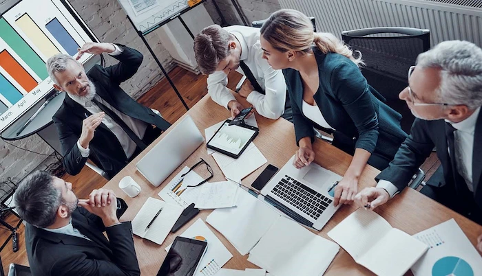 آنالیز داده ها در جلسه مدیریتی با کارمندان 54564564110