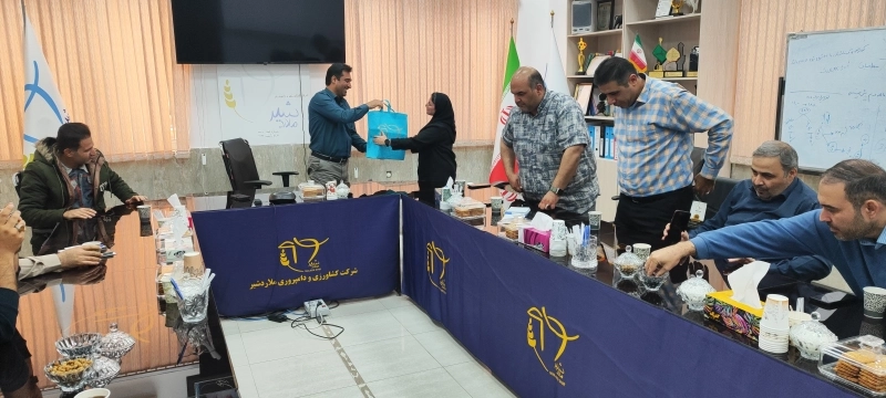 تقدیر مدیرعامل ملاردشیر از سرکار خانم جمالی 67465210