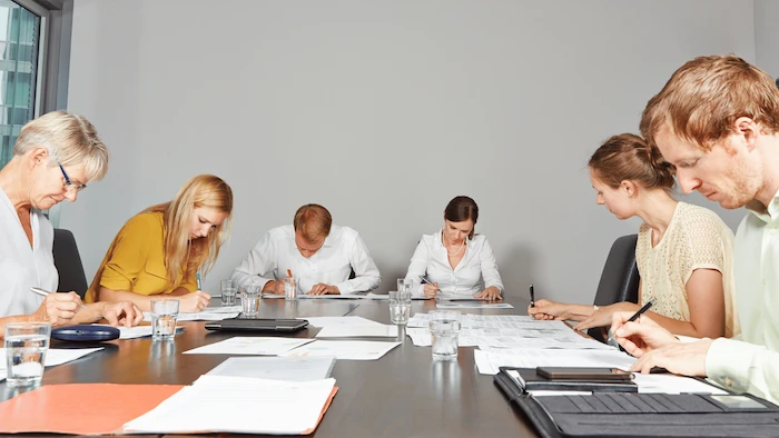 جلسه کانون ارزیابی در شرکت سازمانی 564564260